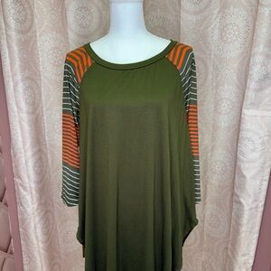 Emerald Green Tunic with Raglan 3/4 Sleeves